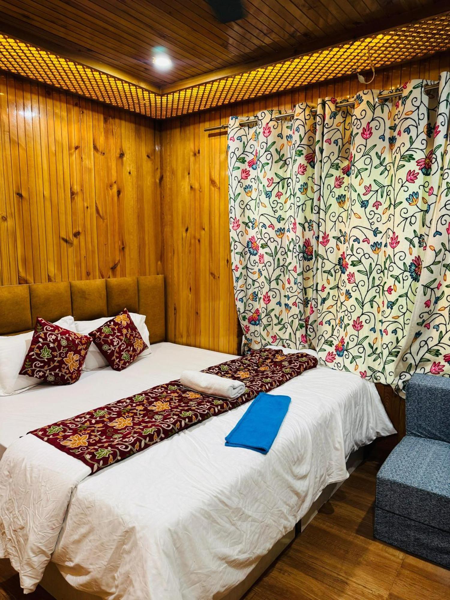Frosty Mountain Resort Pahalgām エクステリア 写真